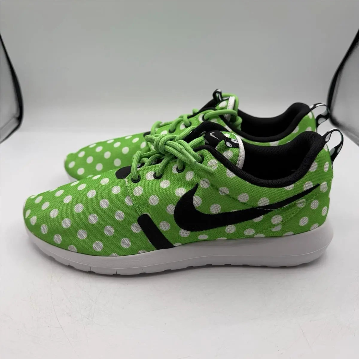 Nike shoes - Nike Roshe NM - Roshe - 810857-300 - Green, Manufacturer: Green Strike/Black-White 4