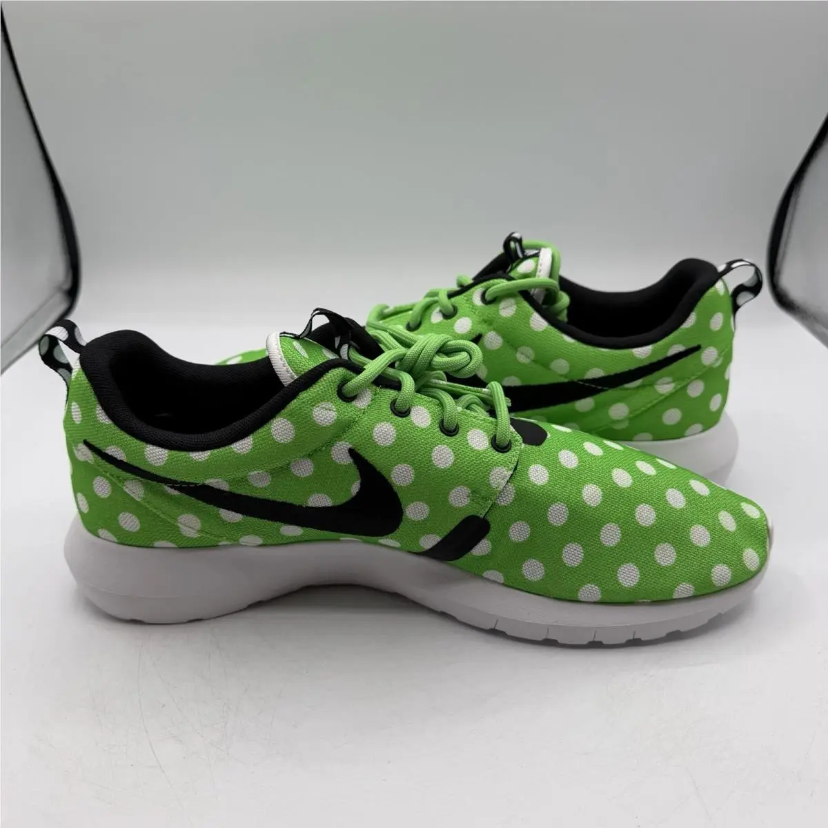 Nike shoes - Nike Roshe NM - Roshe - 810857-300 - Green, Manufacturer: Green Strike/Black-White 5