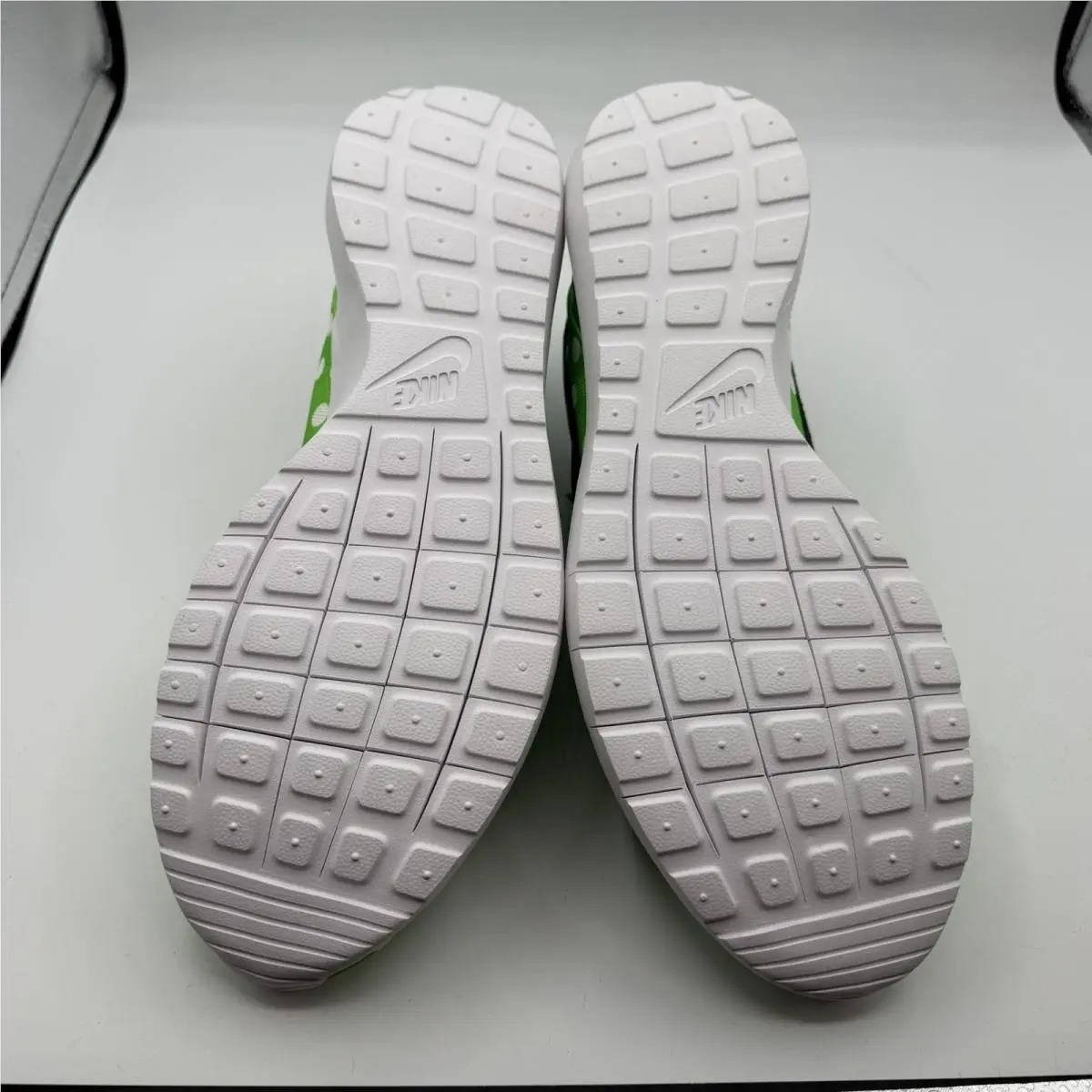 Nike shoes - Nike Roshe NM - Roshe - 810857-300 - Green, Manufacturer: Green Strike/Black-White 8