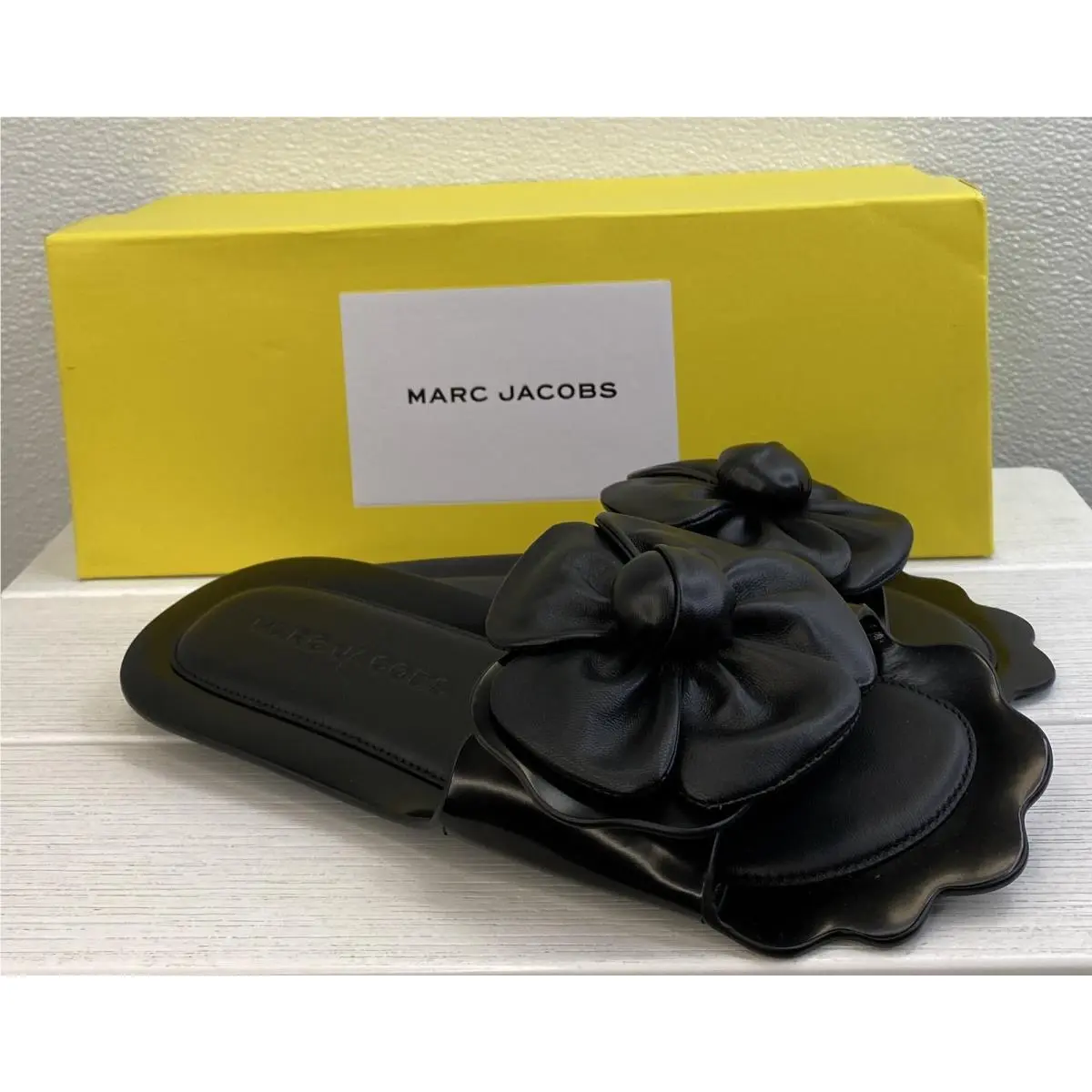 Marc Jacobs The Daisy Sandal Women`s Size US7 EU37 All Black Leather Flats
