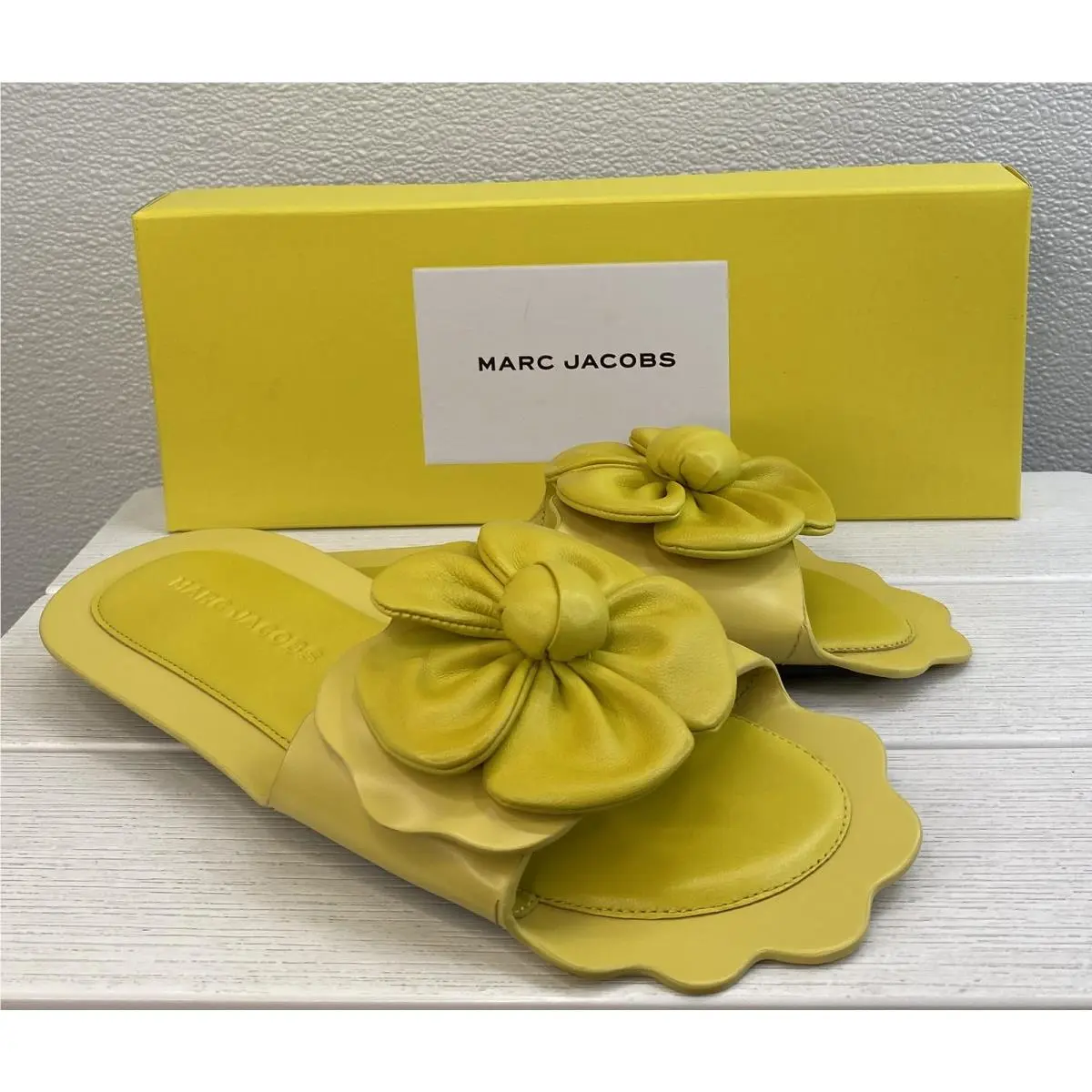 Marc Jacobs The Daisy Sandal Women`s Size US11 EU41 Citron Yellow Leather Flats