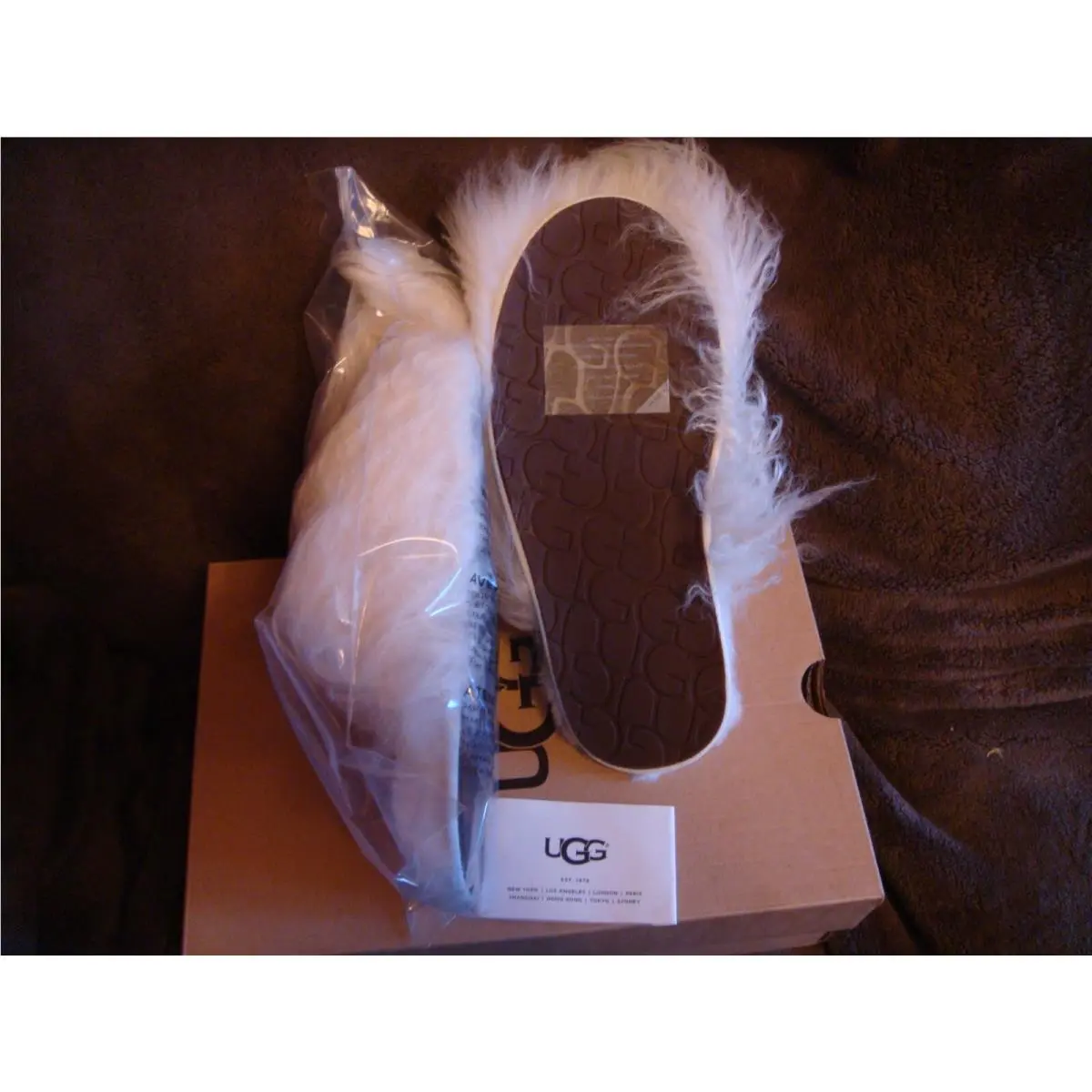 UGG shoes - White (UPC: 883985738409) 0
