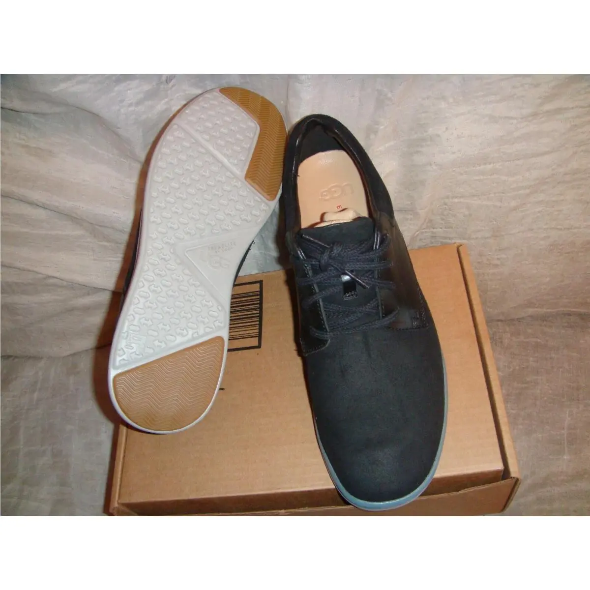 UGG shoes - black (UPC: 883985738409) 1