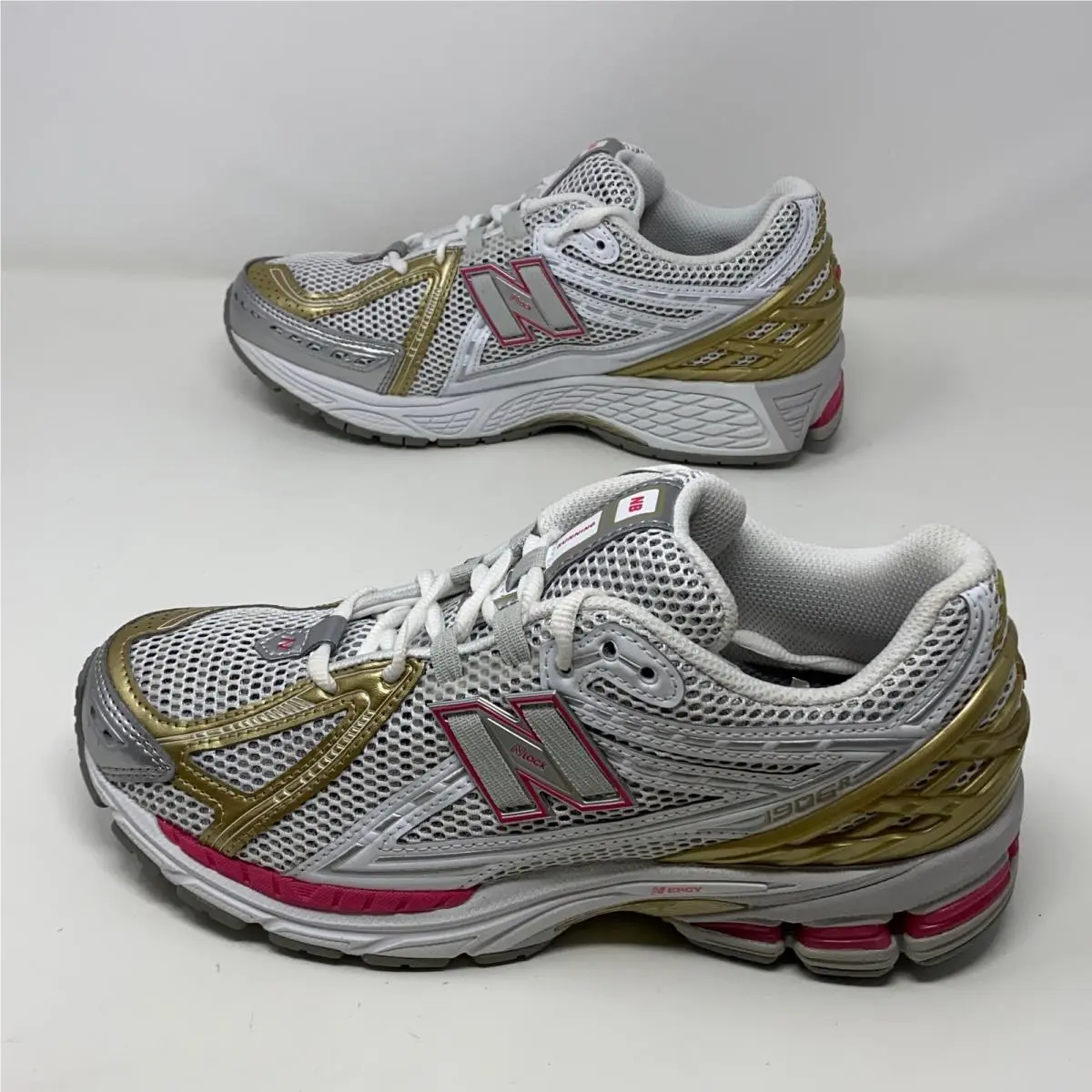 New Balance shoes - Silver (UPC: 197967647680) 0