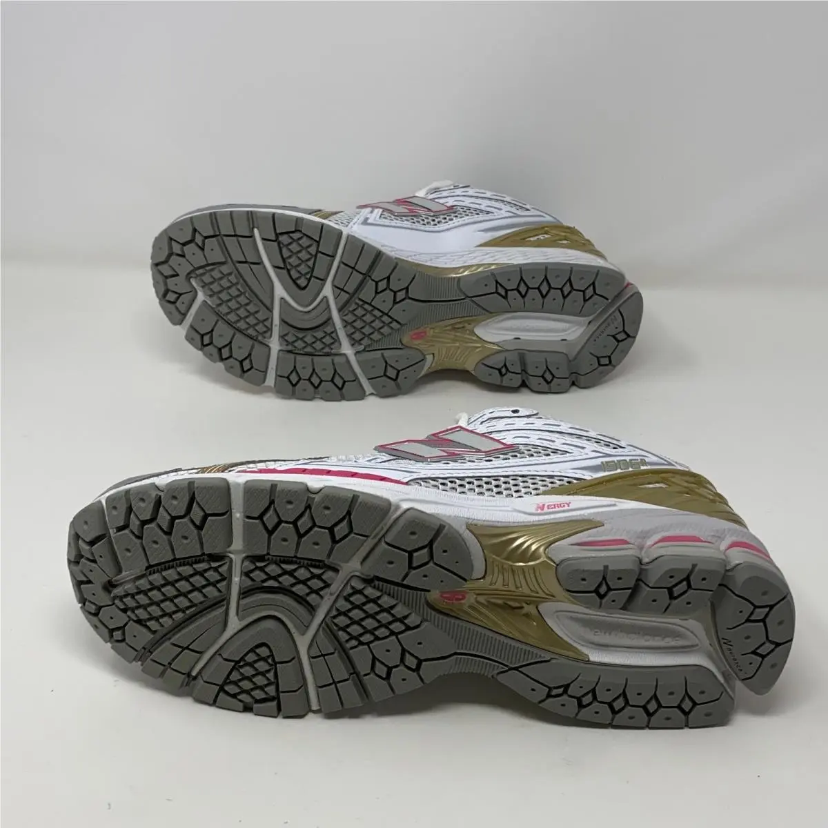 New Balance shoes - Silver (UPC: 197967647680) 4