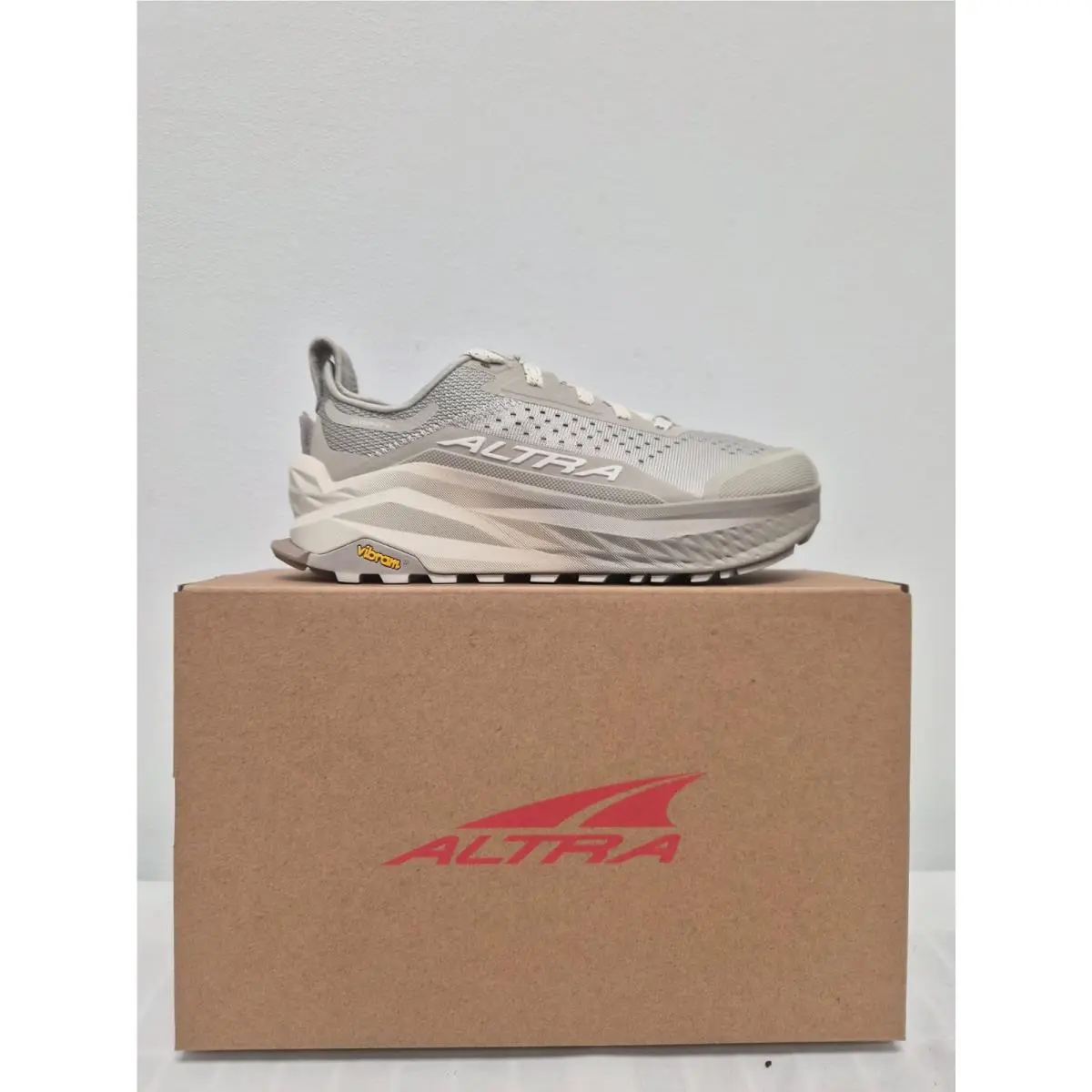 Altra Olympus 6 Women`s Medium Width W/vibram Sole