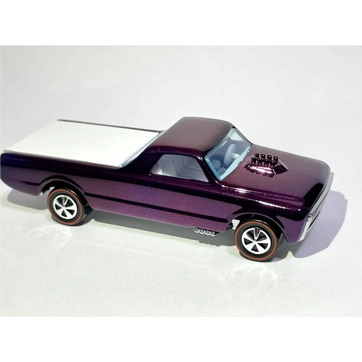 Hot Wheels Custom Made 1968 Custom Fleetside - Deep Electric Purple Redline