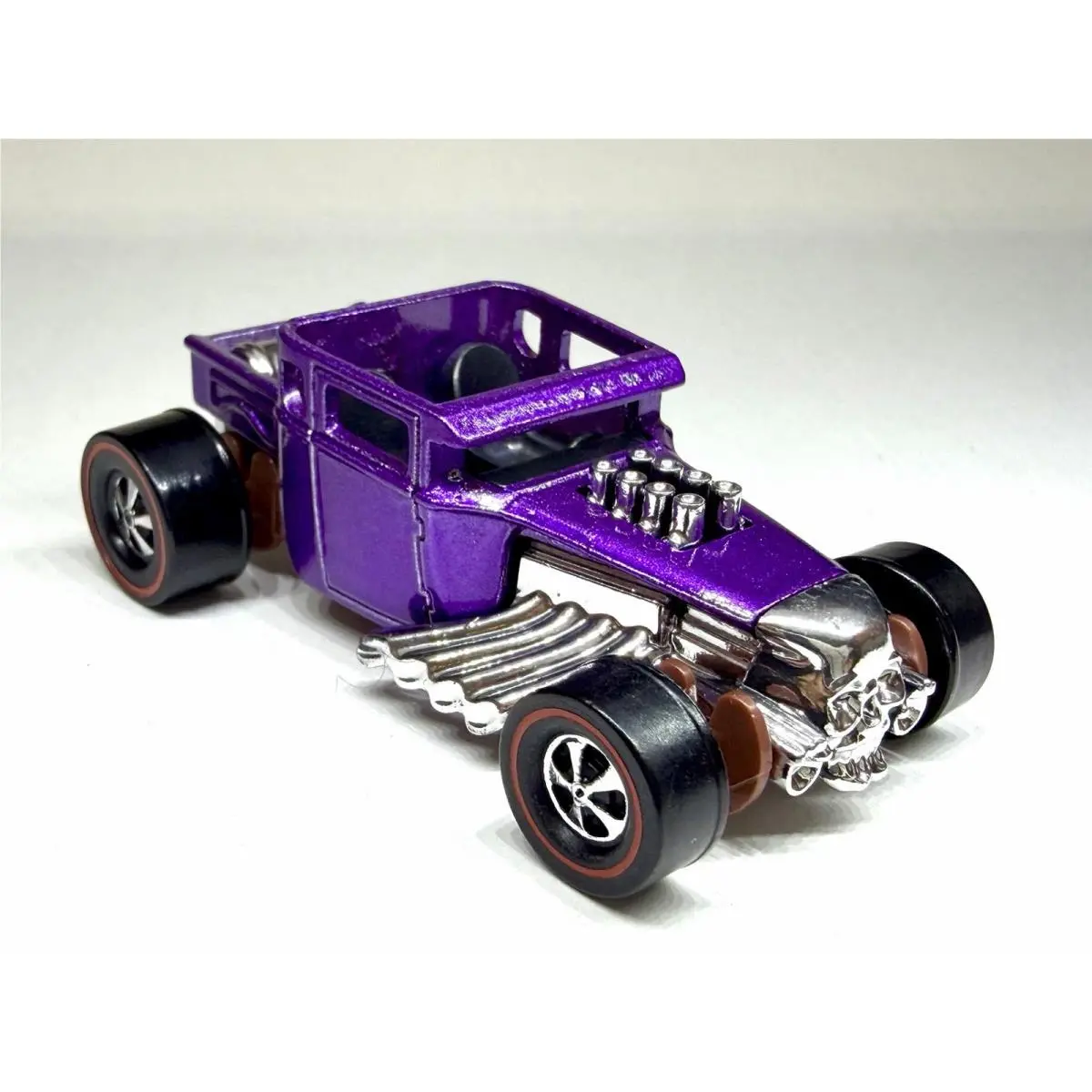 Hot Wheels Custom Made Redline Spectraflame Purple Bone Shaker 1:64