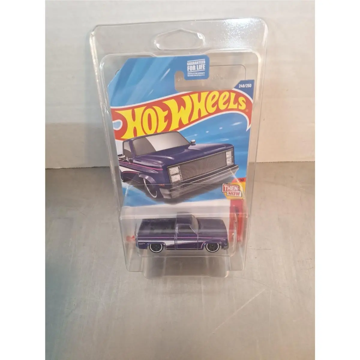 Hot Wheels 249/250 83 Chevy Silverado W/protector