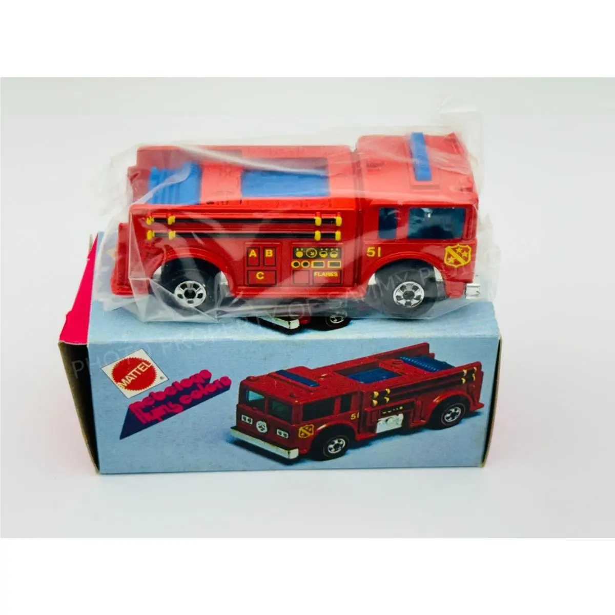 Hot Wheels Mebetoys Blackwall Fire Eater Red Flying Colors