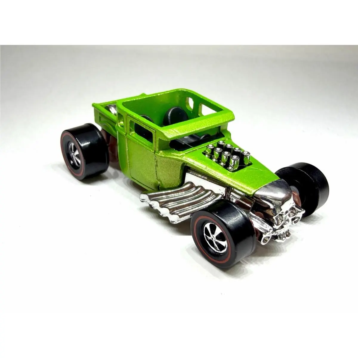 Hot Wheels Custom Made Redline Metallic Pearl Lime Green Bone Shaker