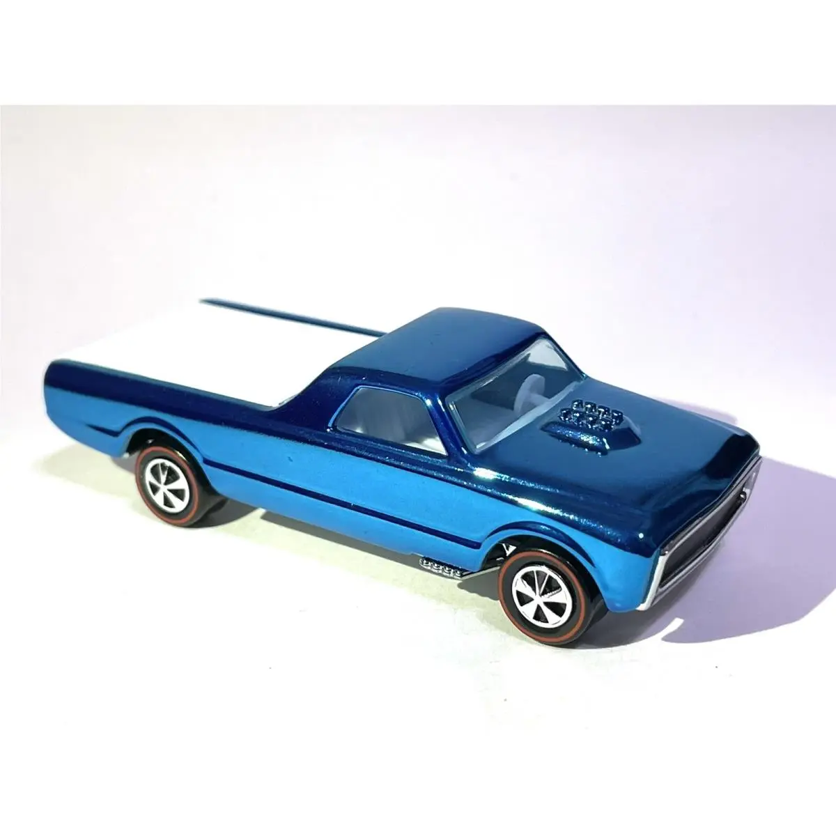 Hot Wheels Custom Made 1968 Custom Fleetside - Ice Blue Redline