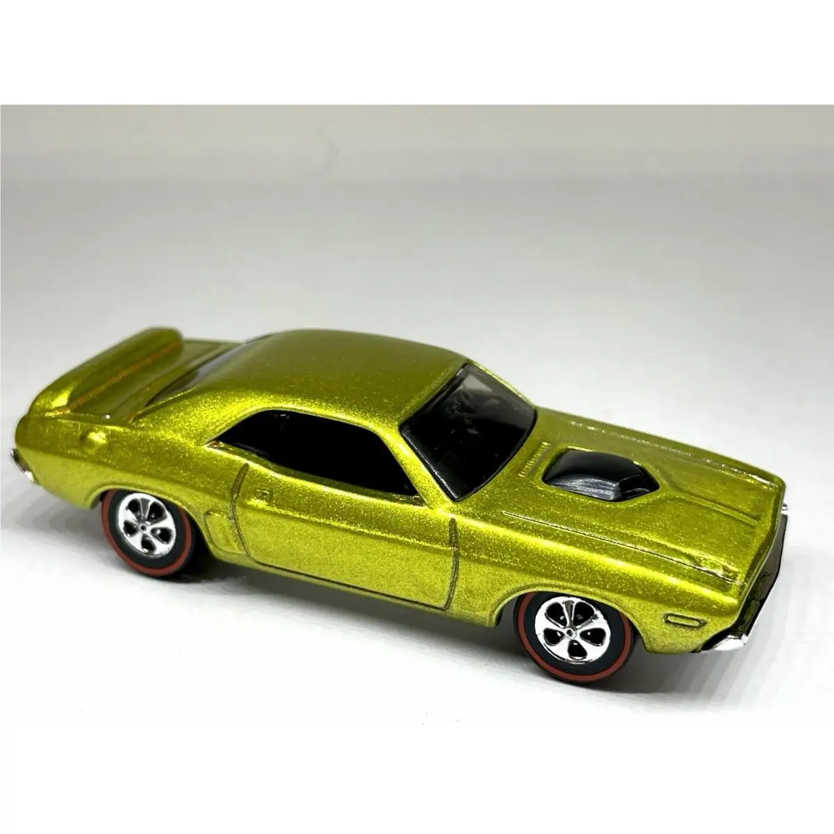 Hot Wheels Custom Made Spectraflame Red ‘71 Dodge Challenger Redline 1:64
