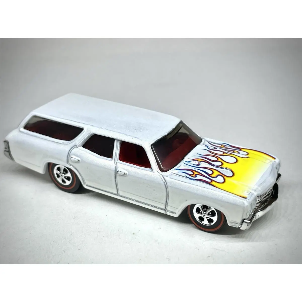 Hot Wheels Custom Made Redline ‘70 Chevelle Wagon Diecast 1:64