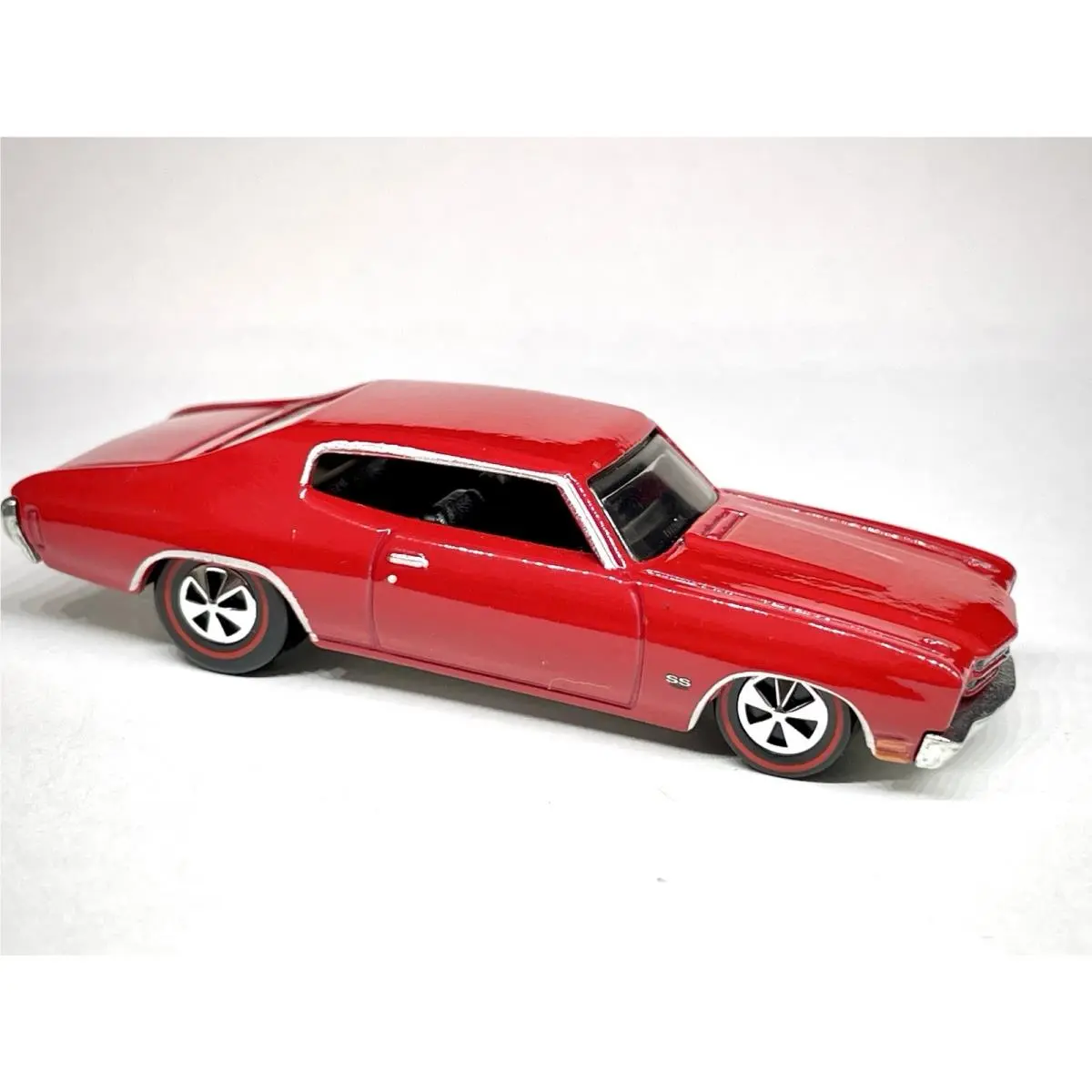 Hot Wheels Custom Made Redline `70 Chevrolet Chevelle SS Red Mint