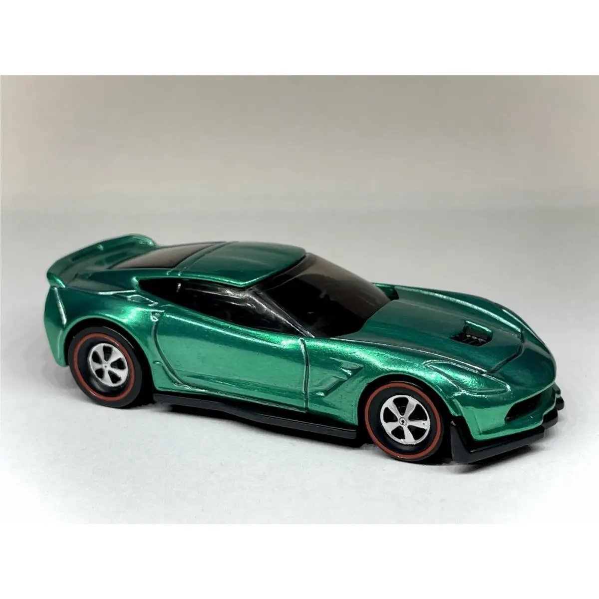 Hot Wheels Custom Made Spectraflame Green Redline Corvette C7 Z06 Diecast