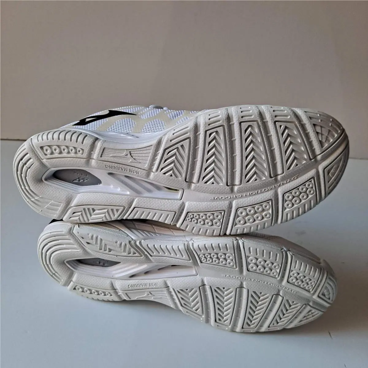 Mizuno shoes - White 9