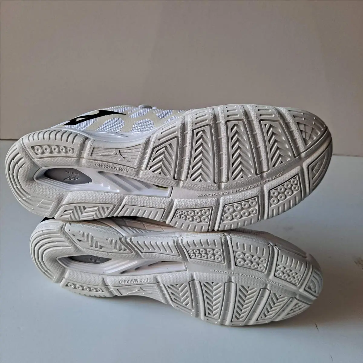 Mizuno shoes - White 10