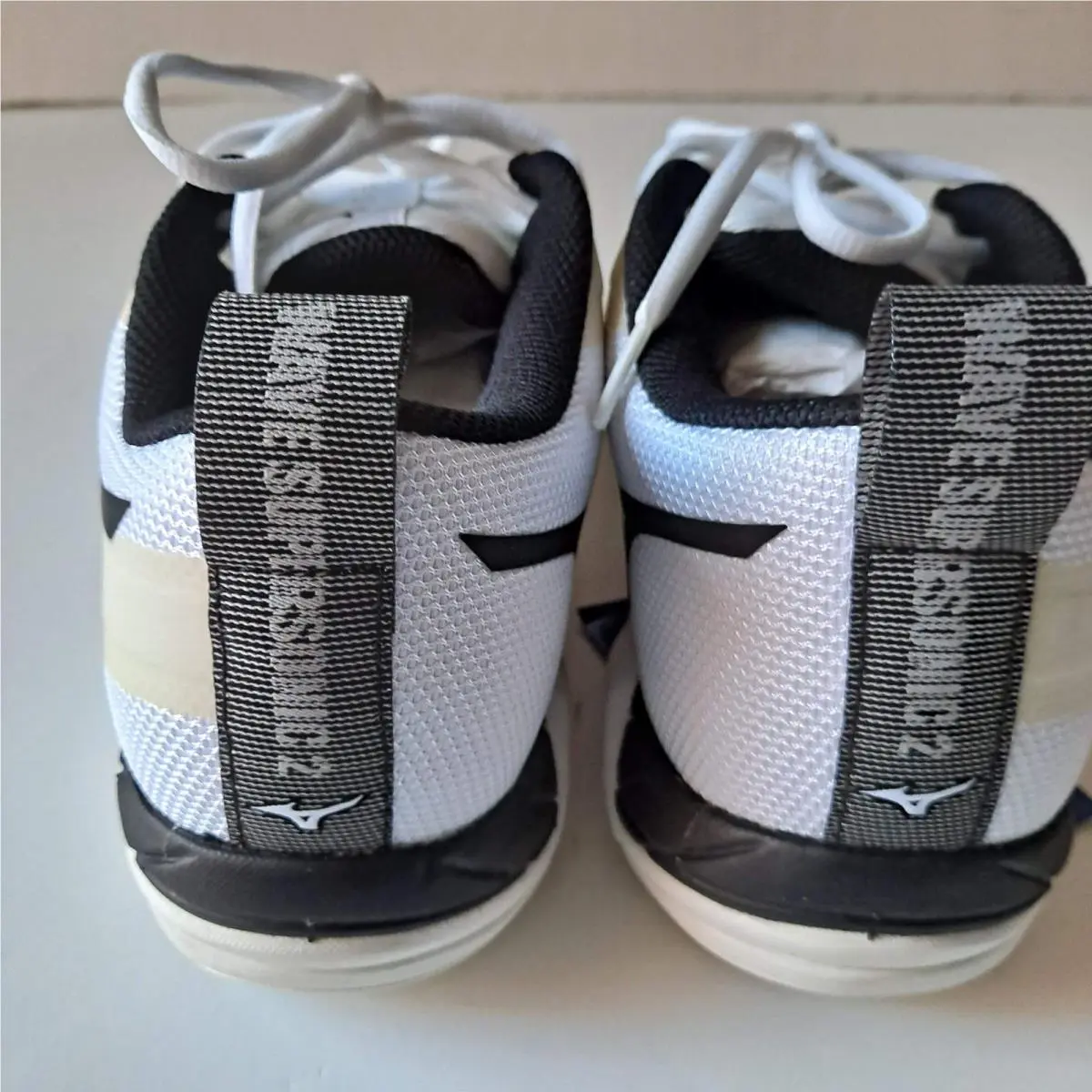 Mizuno shoes - White 6