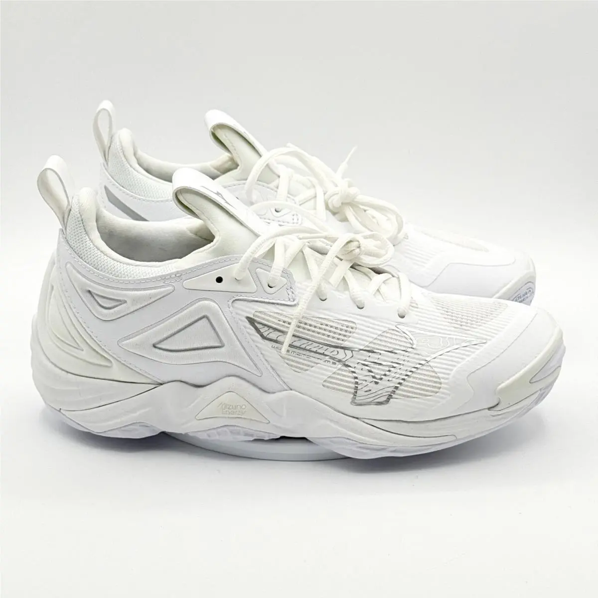 Mizuno Wave Momentum 3 Volleyball / Size 11 Womens / White Silver
