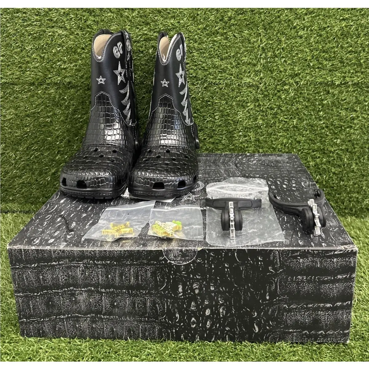Crocs Classic Cowboy Boots Black Western Star Embroidery Sz 4M/6W 208695-001