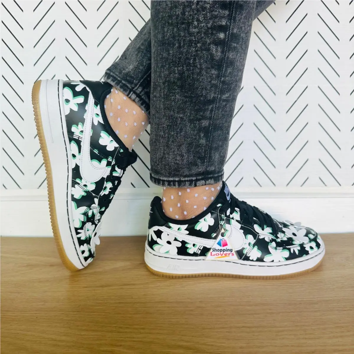 Nike shoes - Nike Air Force 1 Low LV8 GS - Black (UPC: 196975924981) 1