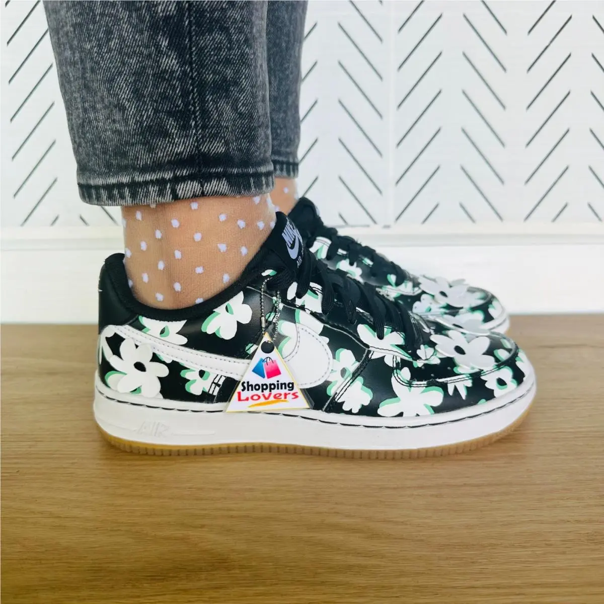 Nike shoes - Nike Air Force 1 Low LV8 GS - Black (UPC: 196975924981) 2