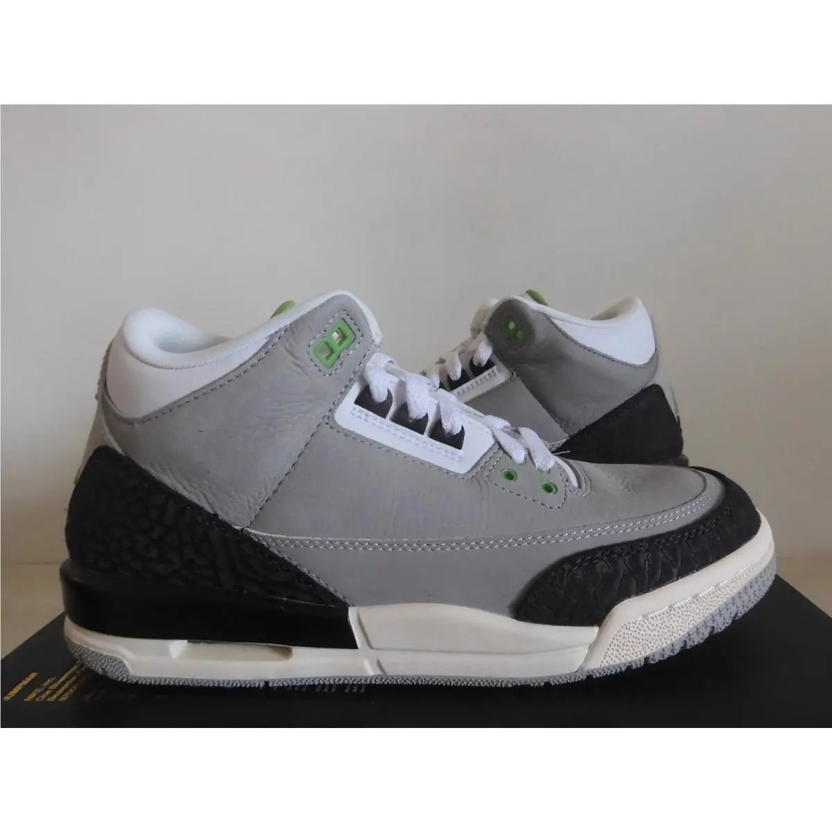 Nike shoes - Air Jordan 3 - Air - 398614 006 - Gray (UPC: 191887993674) 0