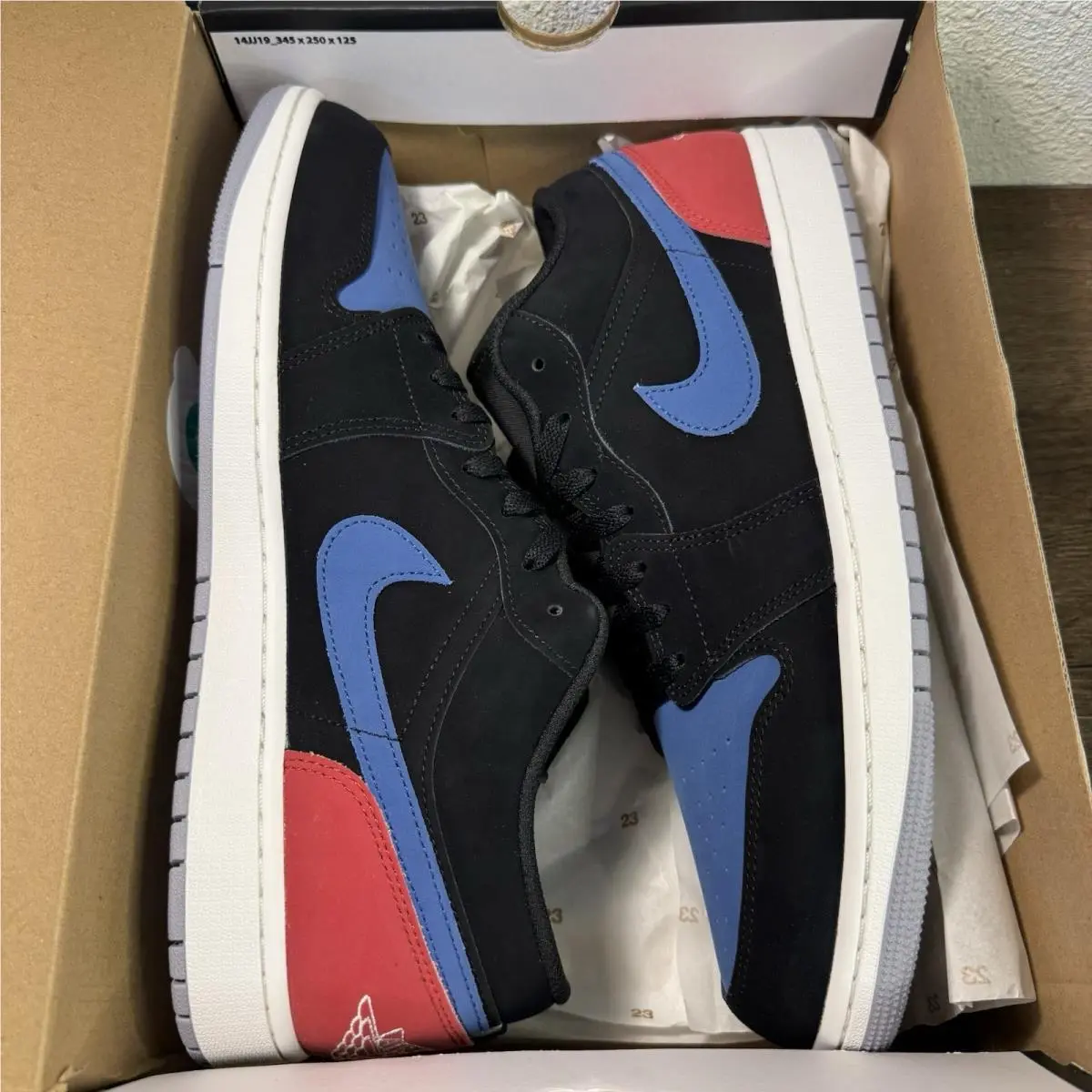 Nike shoes - Air Jordan 1 - Air - 553558-049 - Black 1