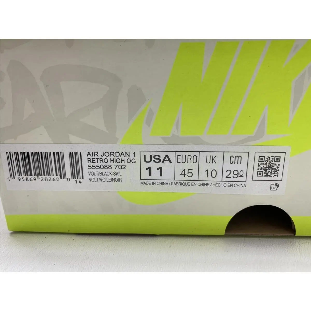 Nike shoes - AIR JORDNAN 1 RETRO HIGH OG - Yellow 6