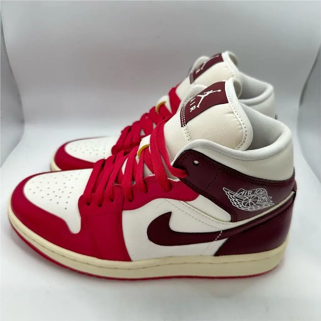 Nike shoes - Air Jordan 1 Mid SE (WMNS) - Red 1