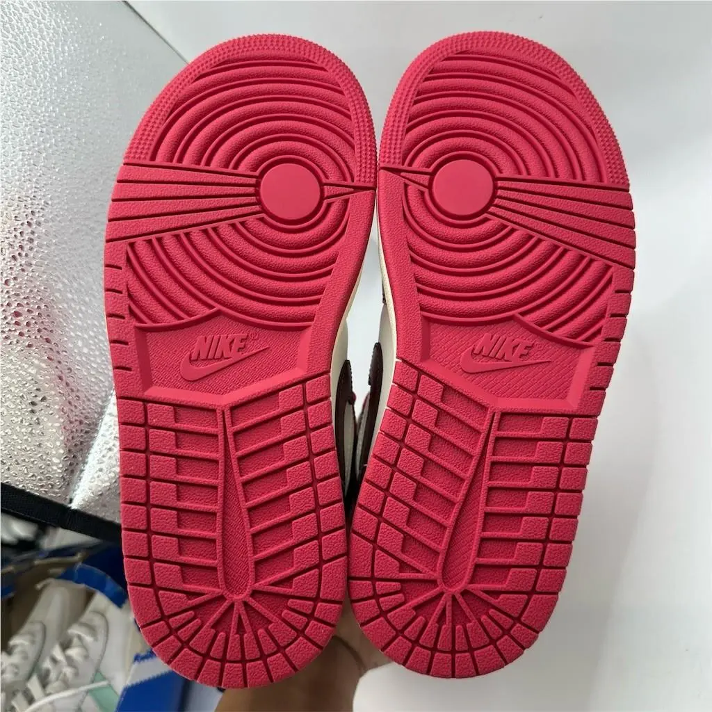 Nike shoes - Air Jordan 1 Mid SE (WMNS) - Red 5