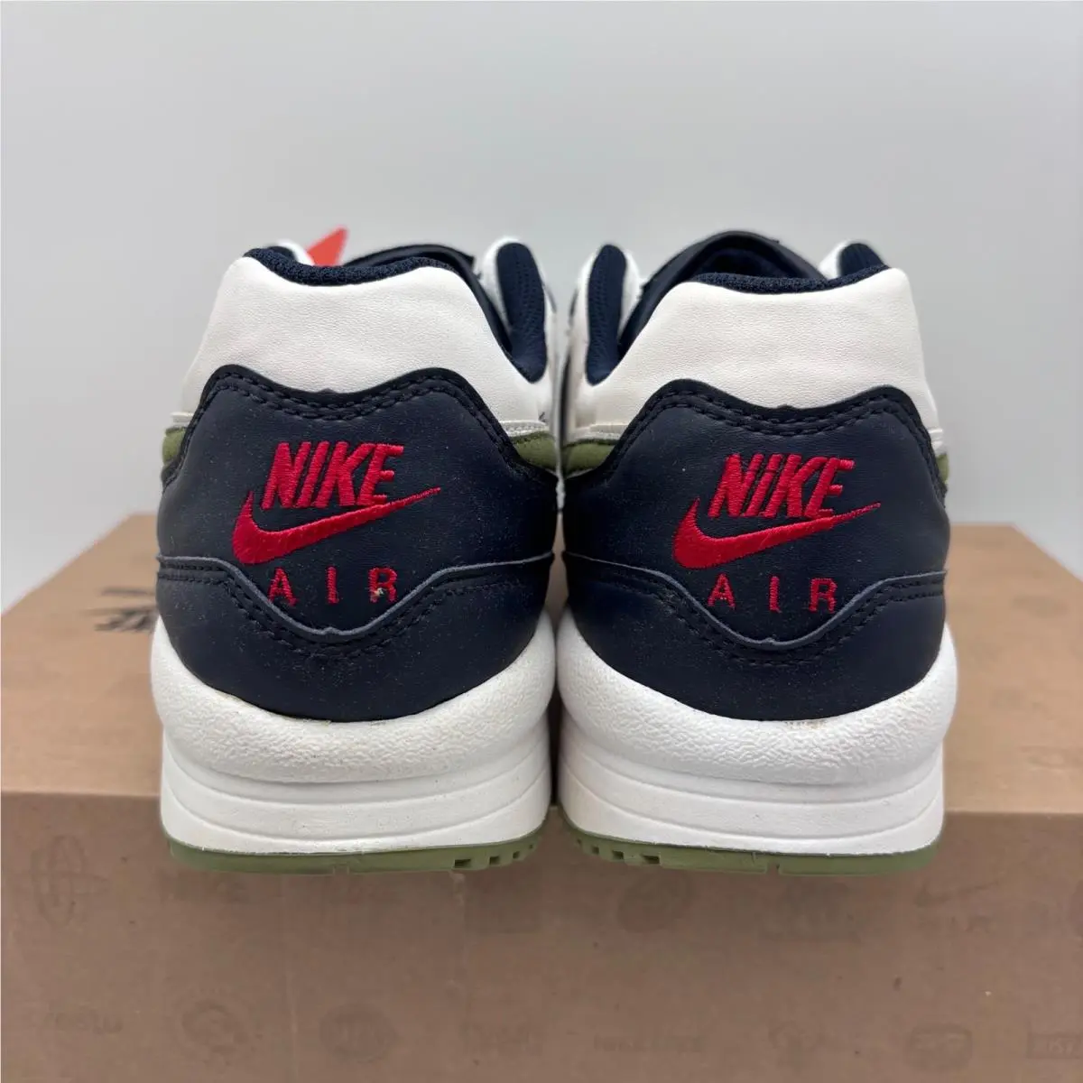 Nike shoes - White 2