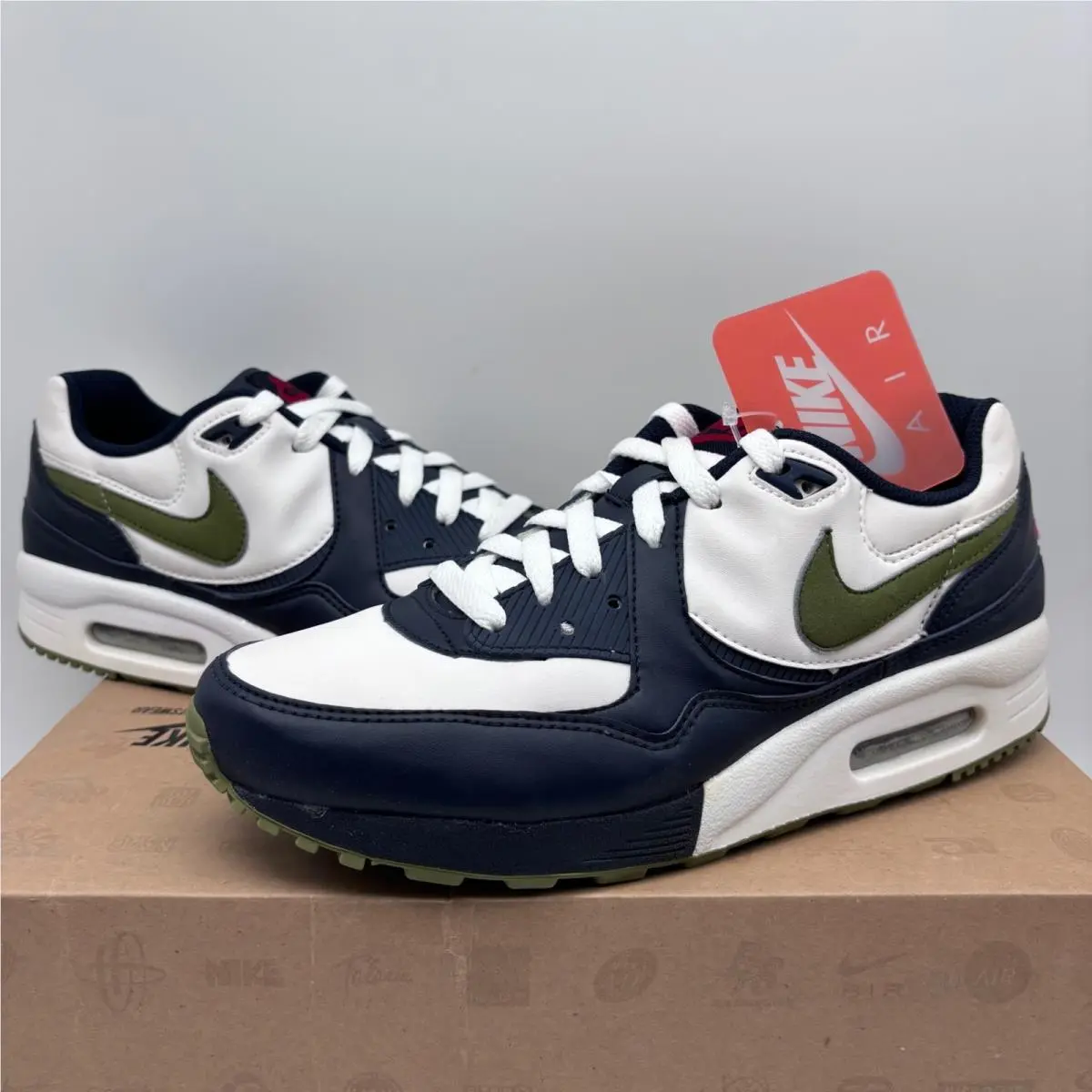 Nike shoes - White 4