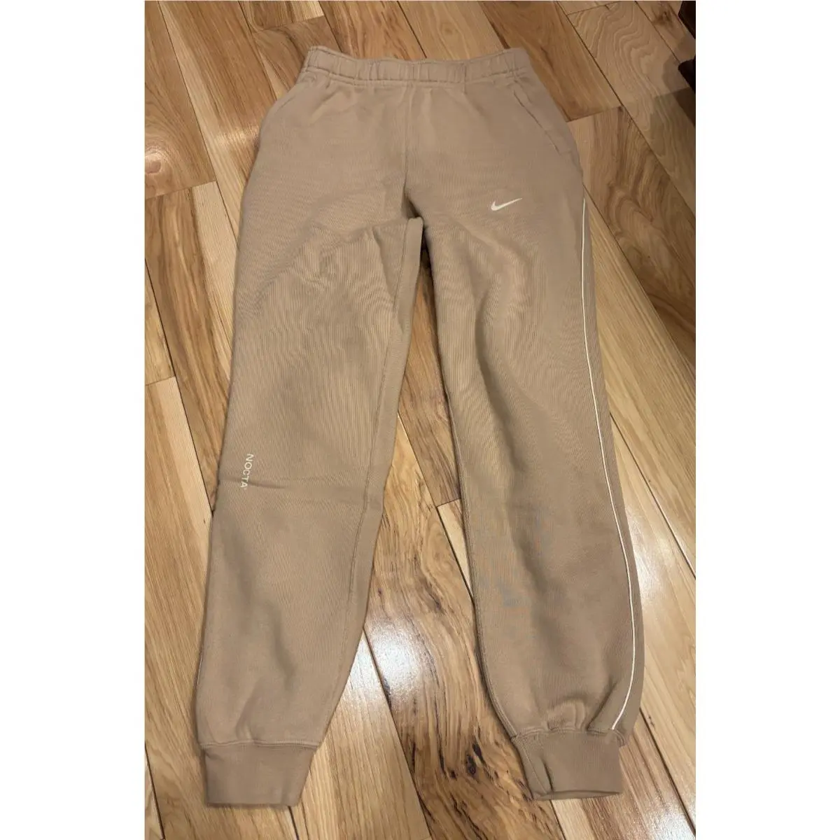 x Nocta Fleece CS Sweatpants Hemp Sandrift FN7661 200 Men`s Small by Nike