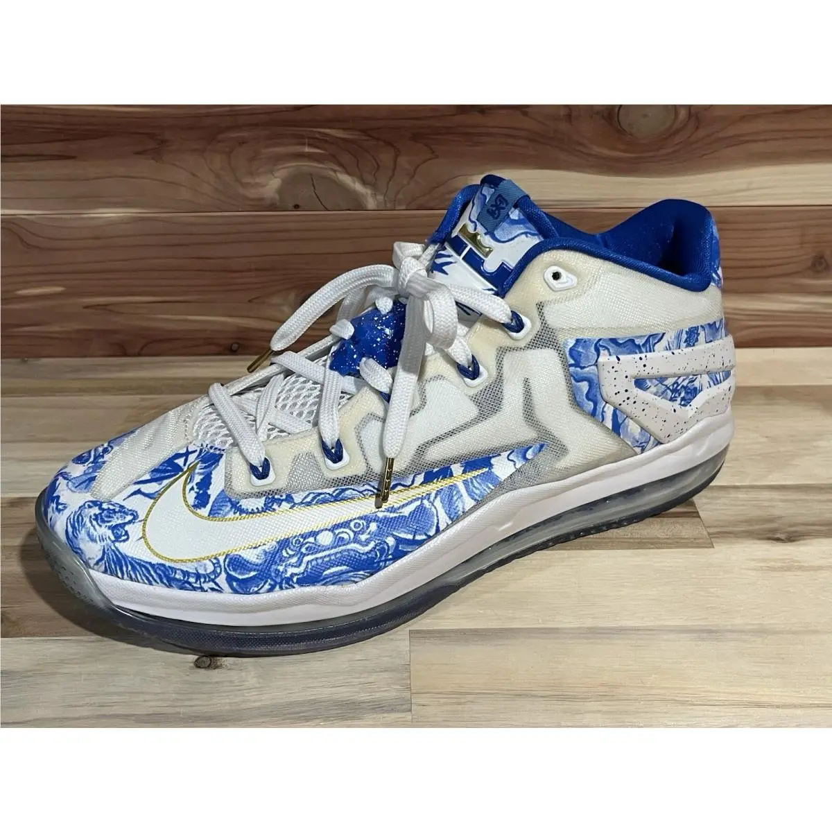Nike shoes - Max Lebron XI Low CH Pack - White 1