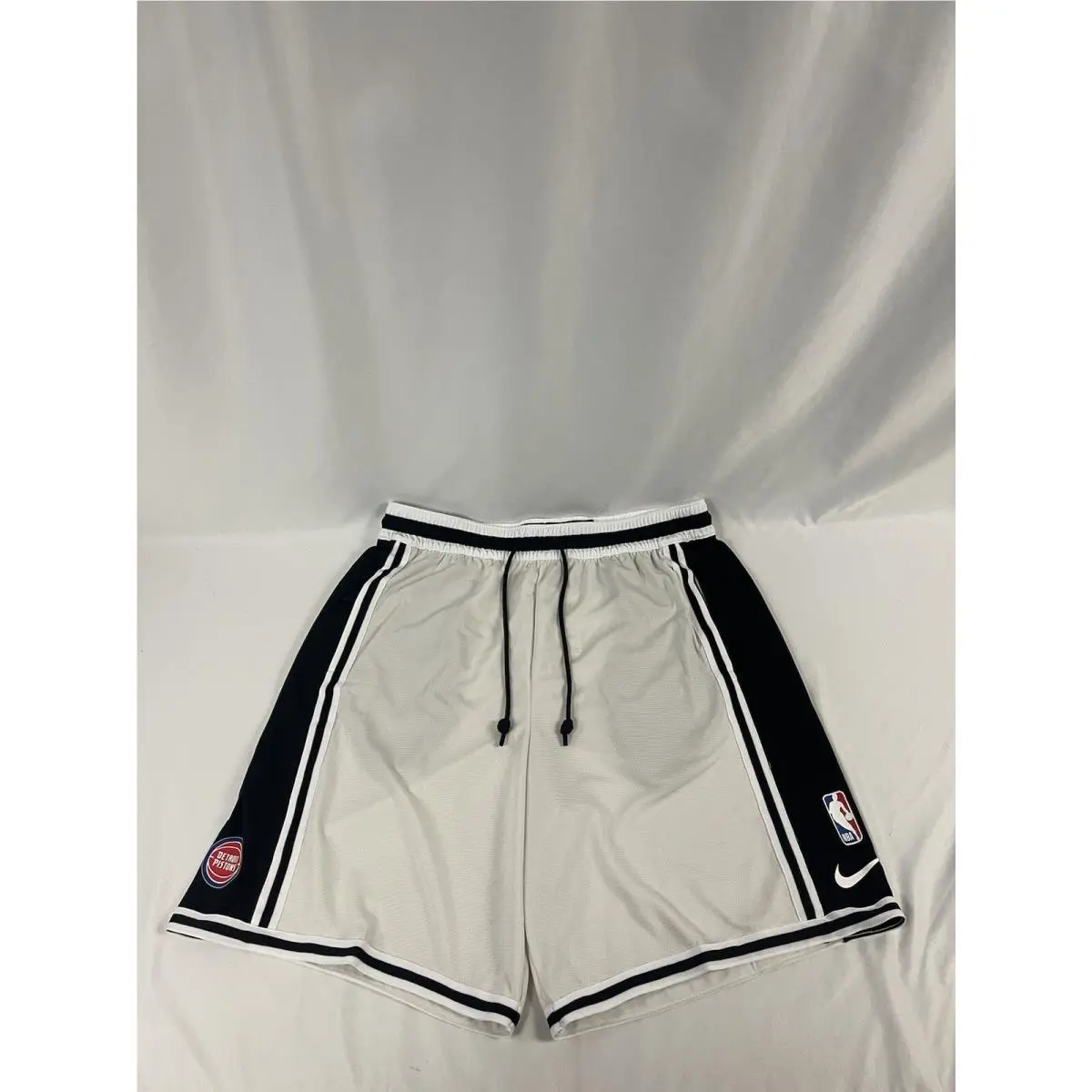 Nike Detroit Pistons Pre-game White Shorts DN7439-030 Mens Sz XL Tall