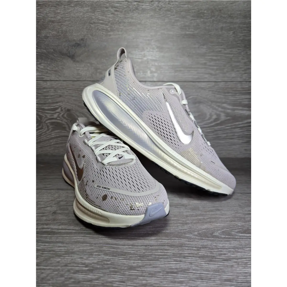 Nike shoes - Nike Vomero 18 - Vomero - Cream, Metallic Gold Grain 0