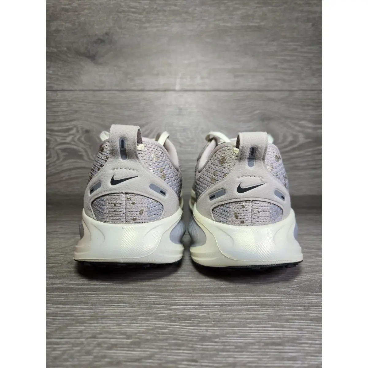 Nike shoes - Nike Vomero 18 - Vomero - Cream, Metallic Gold Grain 2