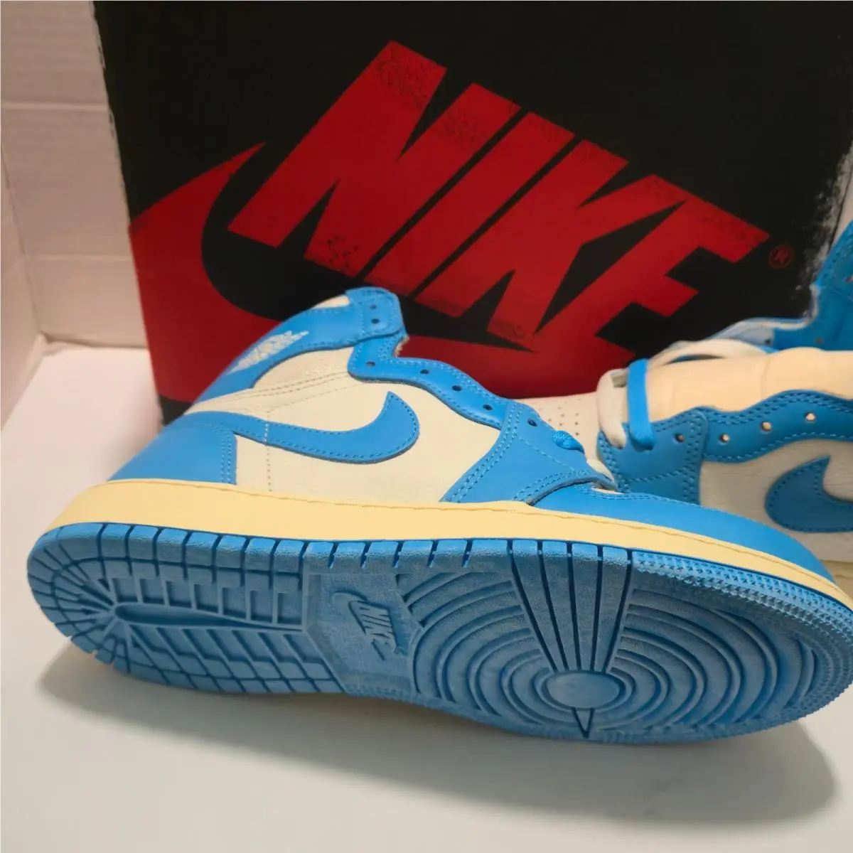 Nike shoes - Air Jordan 1 - Air - Blue 1