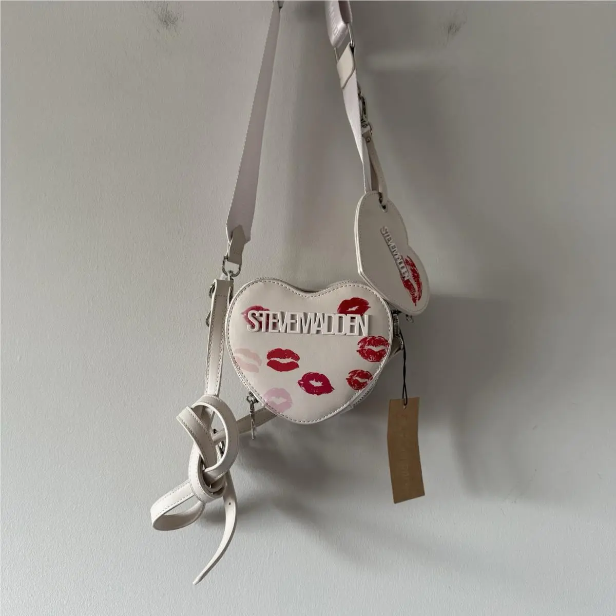 Cross Body Purse Bag Limited Edition Brosi Valentines Kiss White by Steve Madden