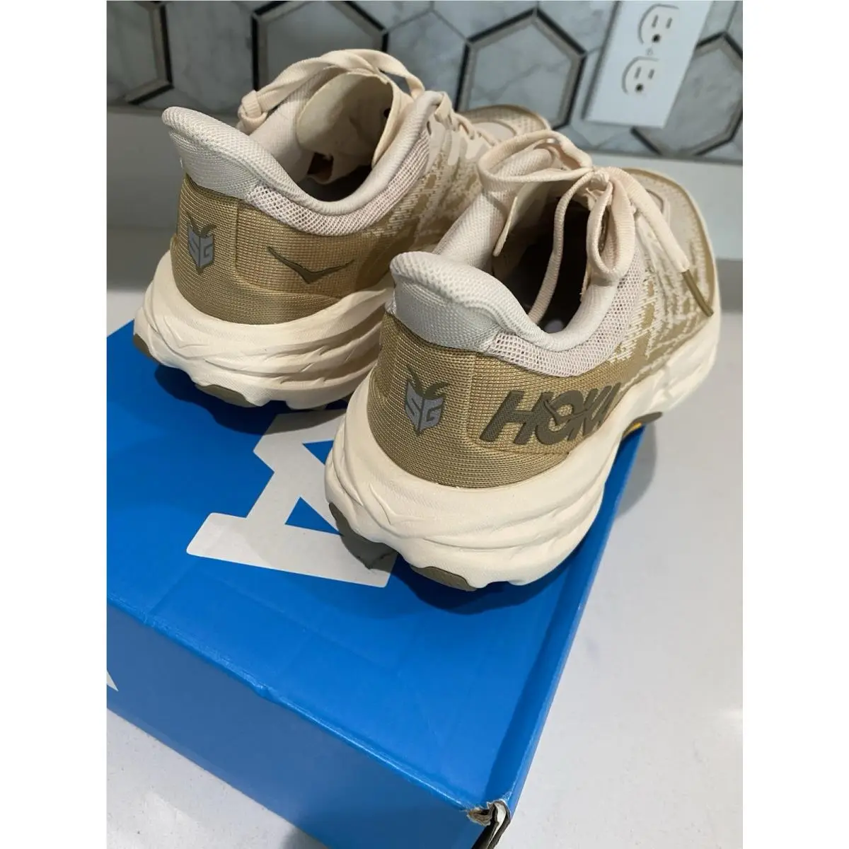 Hoka shoes - Hoka One One Speedgoat 5 - Vanilla/Wheat 1