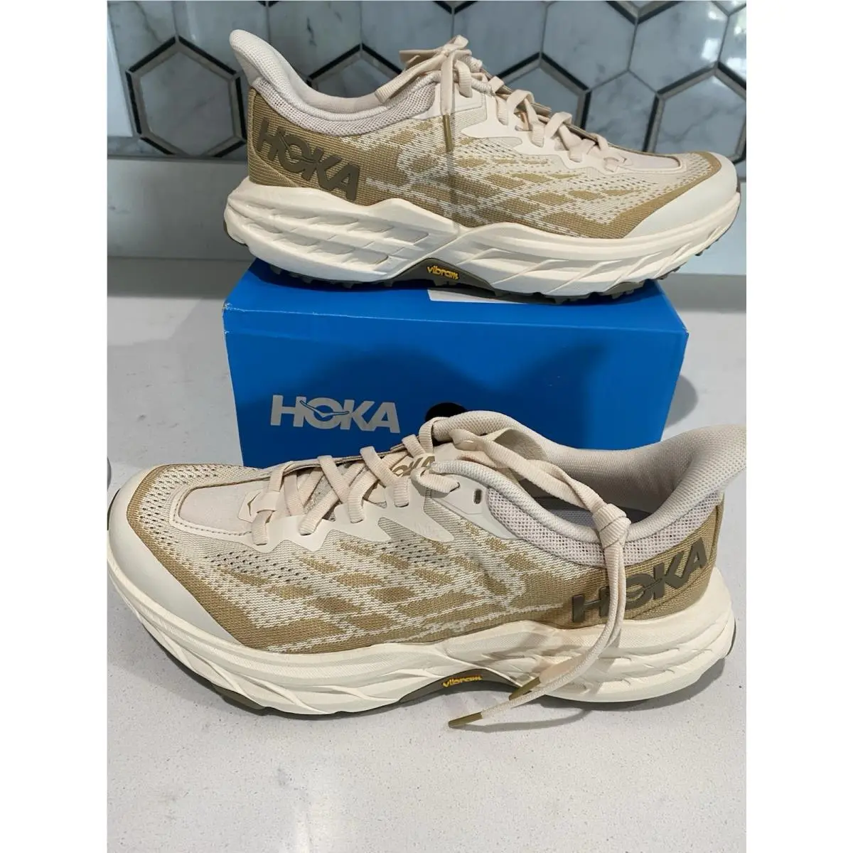 Mens Hoka Speedgoat 5 Running Shoes Size 8