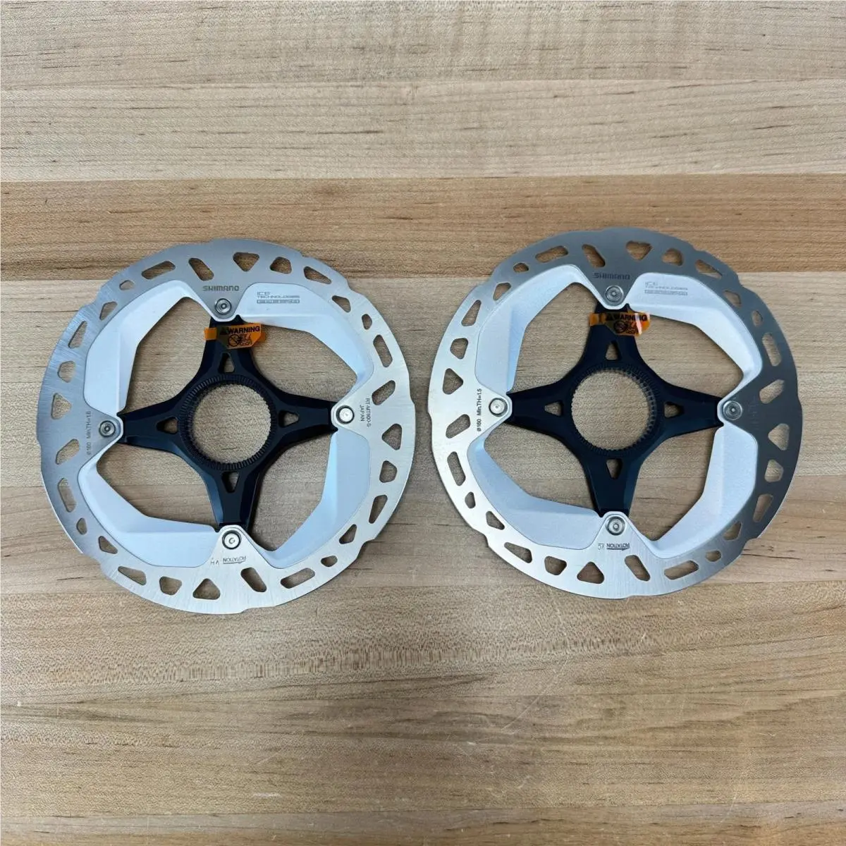 Shimano  - XT RT-MT800-S 1