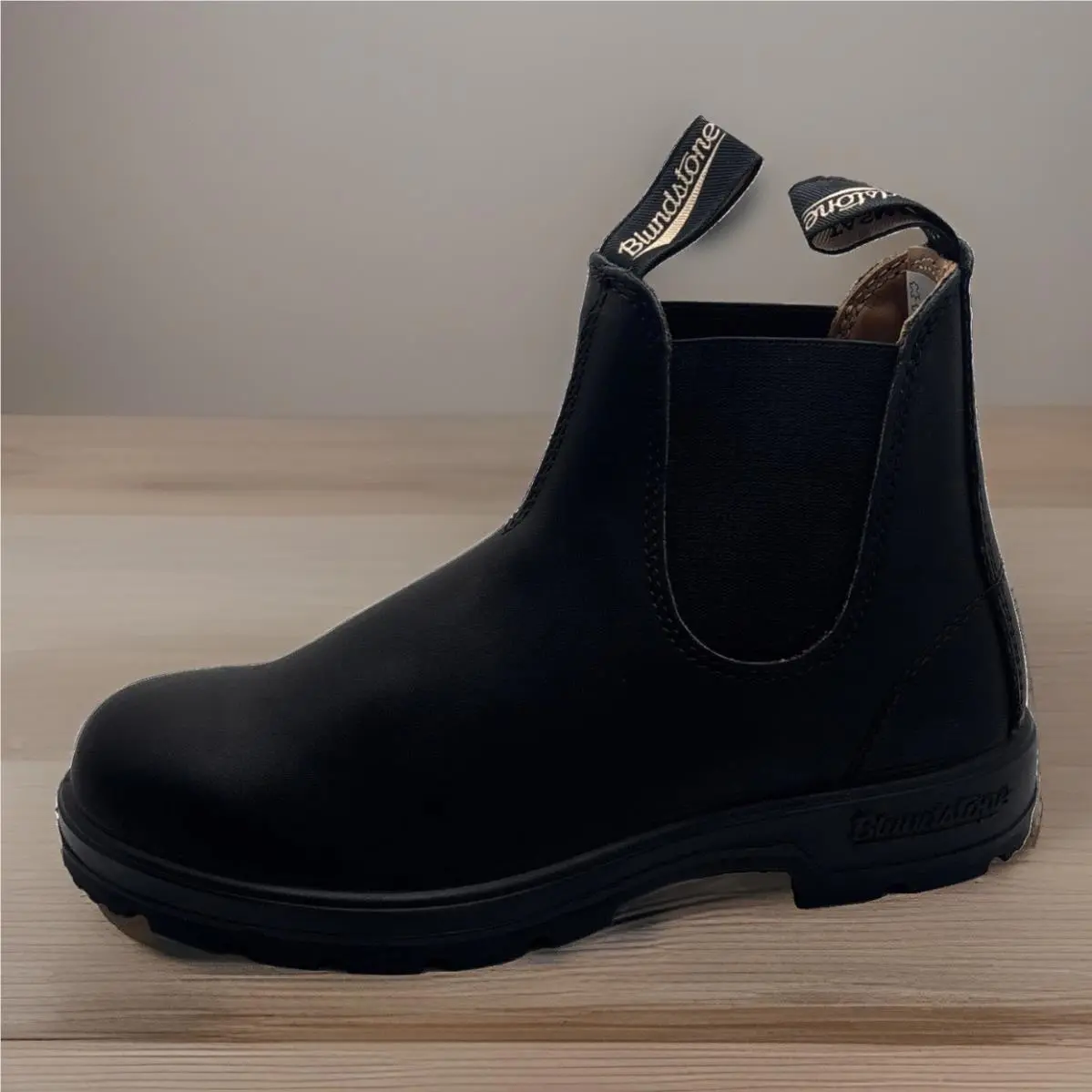 558 Chelsea Leather Boots Black Women’s Size 7.5/Men`s 5.5 US by Blundstone