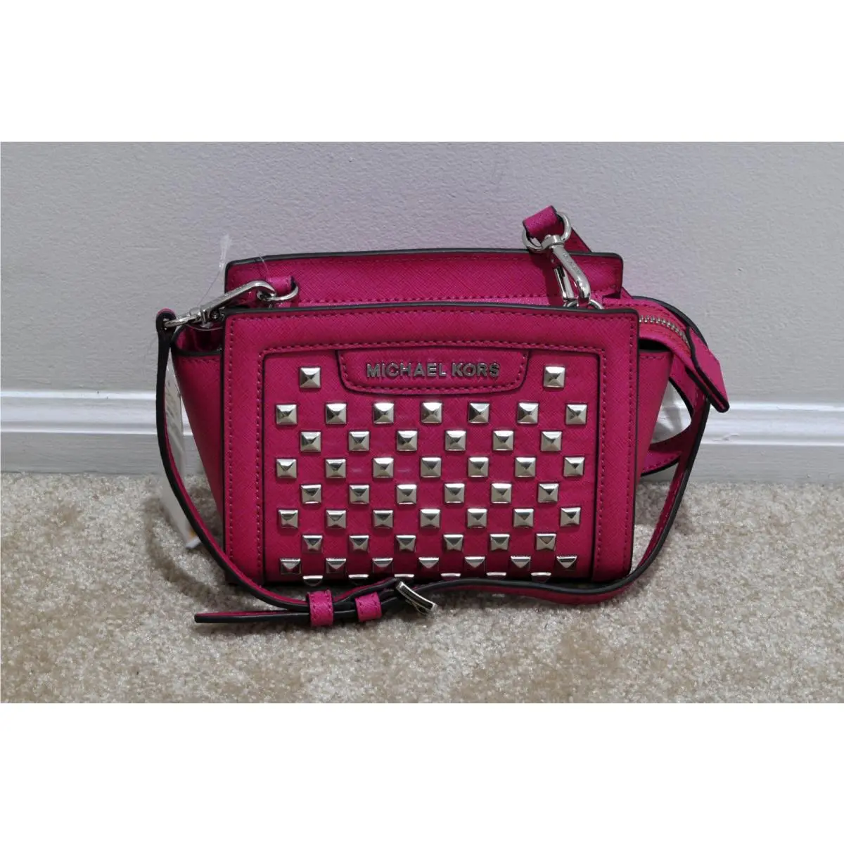 Kors Selma Pyramid Stud Mini Messenger Raspberry