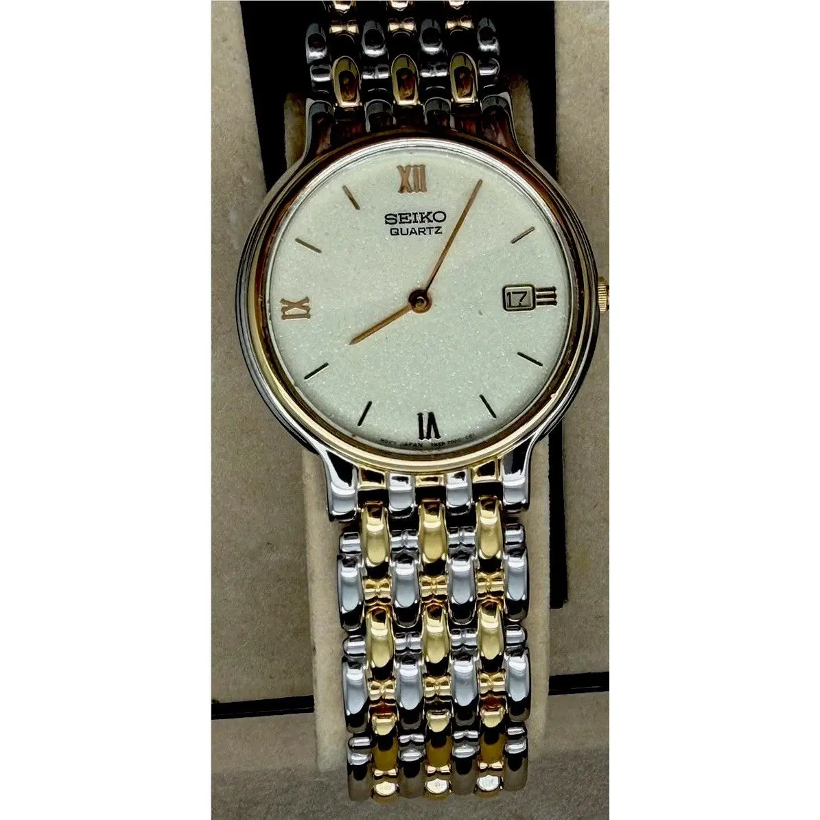Seiko Quartz Mens Gold Silver Tone Wristwatch 7n29- F070