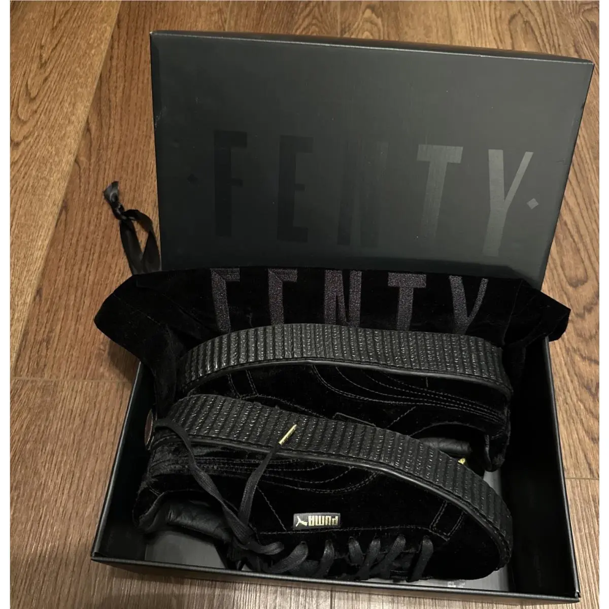 Fenty Unisex Suede Athletic Shoe Premium Suede Upper Men`s Size 7 by Puma