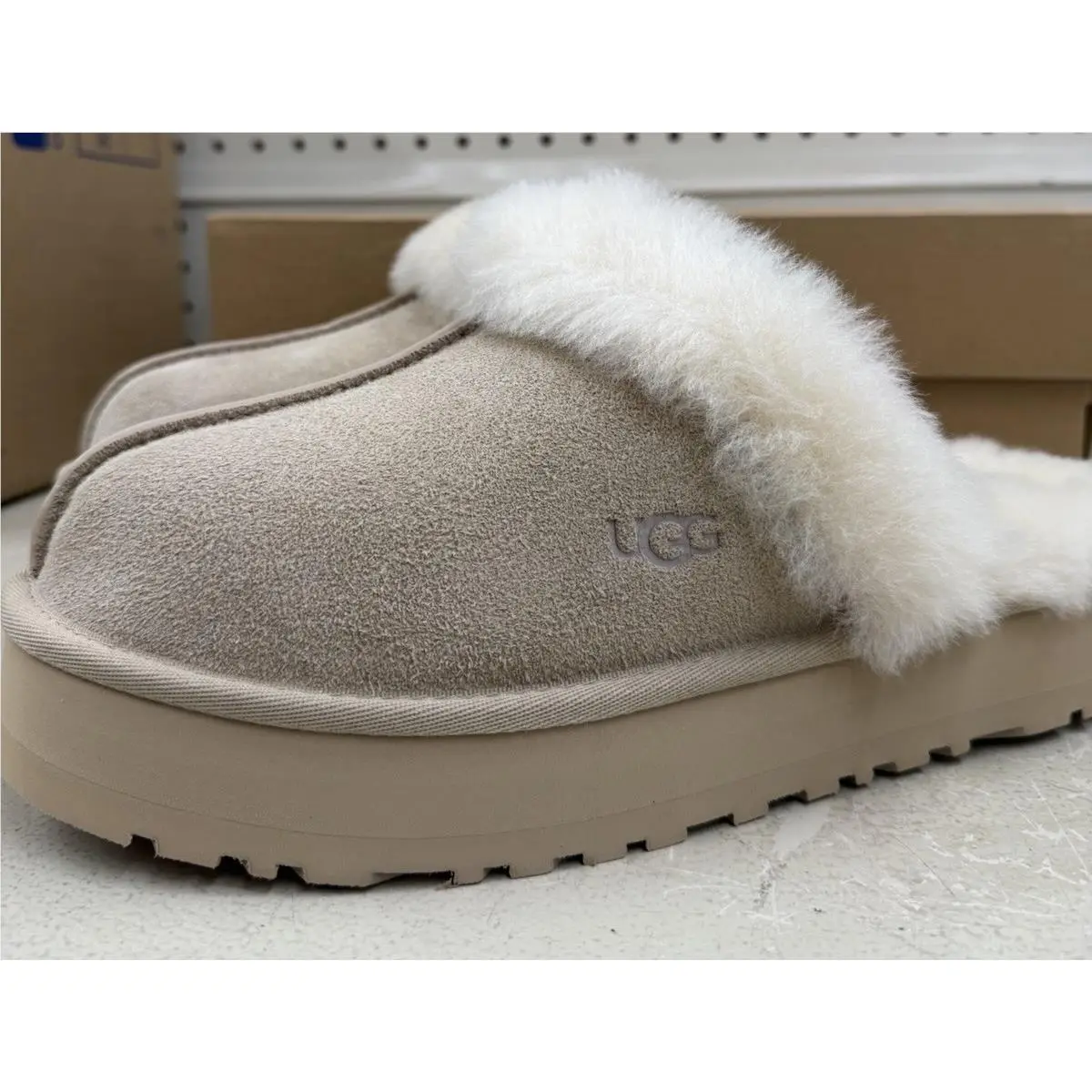 Ugg Disquette Sand Suede/ Sheepskin Platform Slippers Size 9 Us Women A6