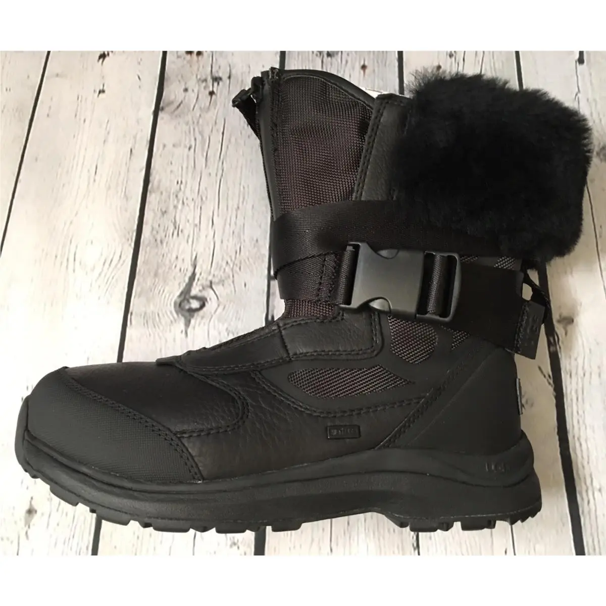 Ugg Boots Tahoe Black Leather Sheepskin Waterproof Snow Women`s US 7 w Box